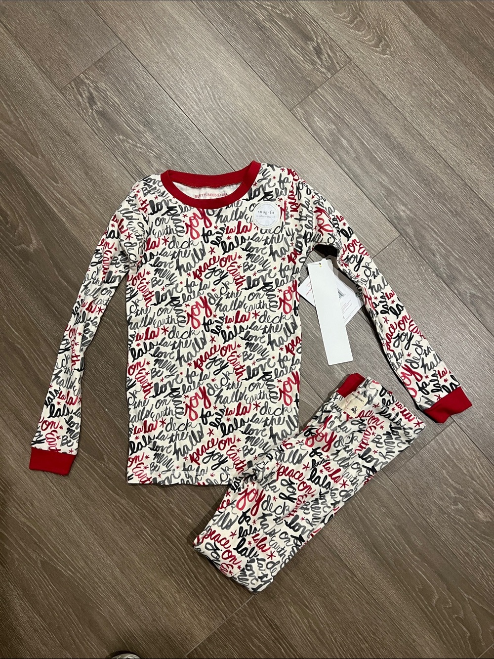 Holiday Script-Print Kids Pajama Set in Red and Cream